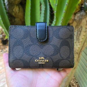 Coach Signature Canvas/Leather Medium Corner Zip Wallet. Light Brown/Gold F23553